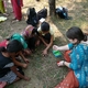 Spiel mit nepalesischen Mädchen